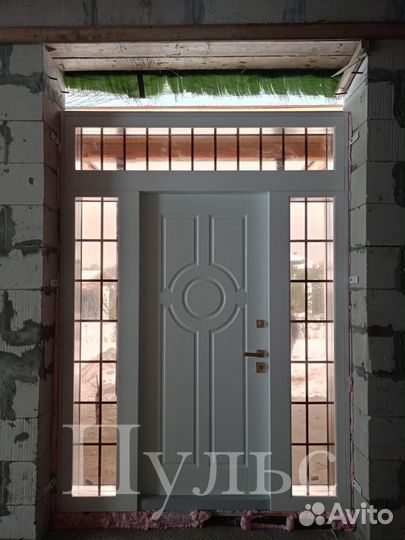 Дверь с терморазрывом и стеклопакетом