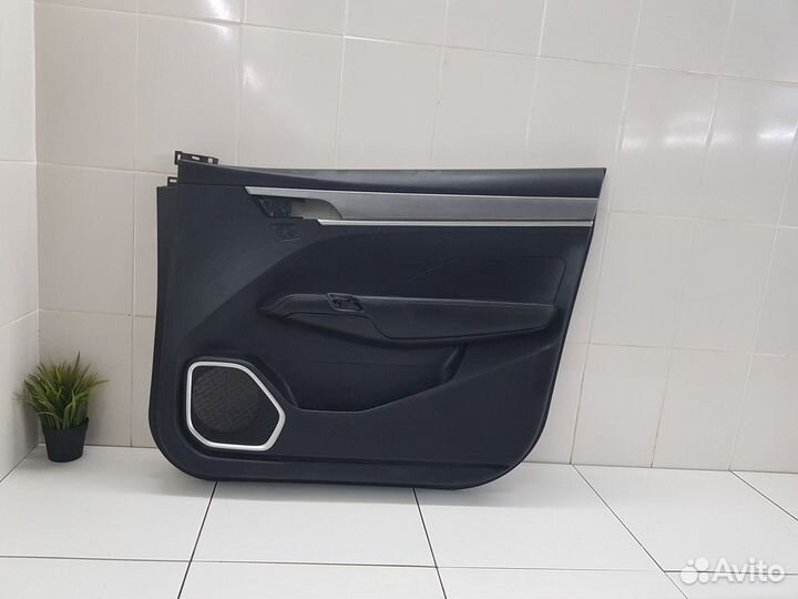 Обшивка двери передняя правая (Geely Coolray)
