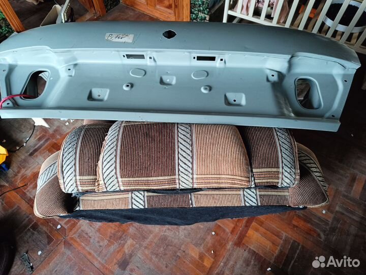 Крышка багажника на mitsubishi carisma - седан