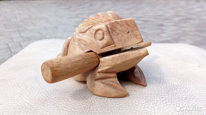 Статуэтка жаба поющая денежная