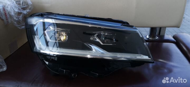 Фара правая VW T6.1 LED