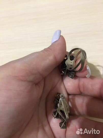Серебряное кольцо и сережка