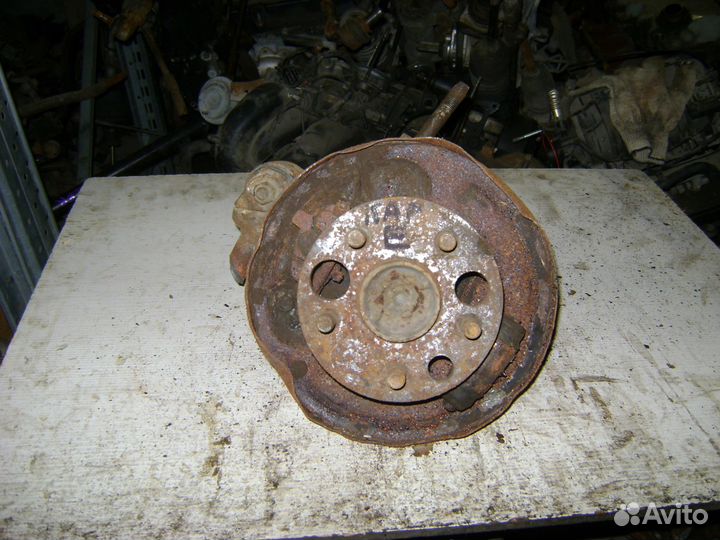 Кулак задний правый Toyota Carina E