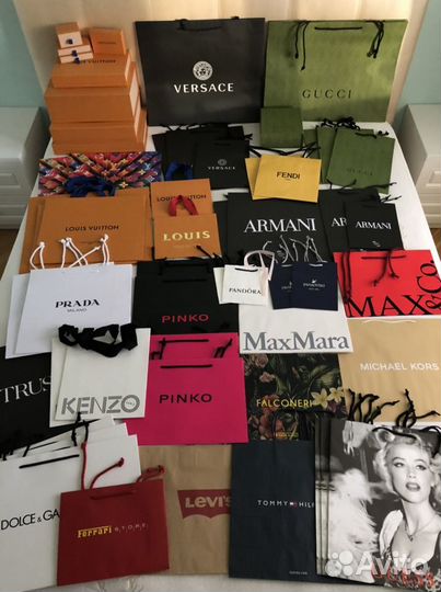 Брендовые пакеты.Коробки.Брендовые плечики