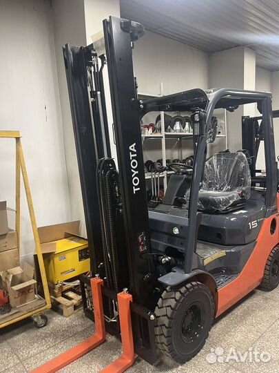 Вилочный погрузчик Toyota 32-8FG15, 2022