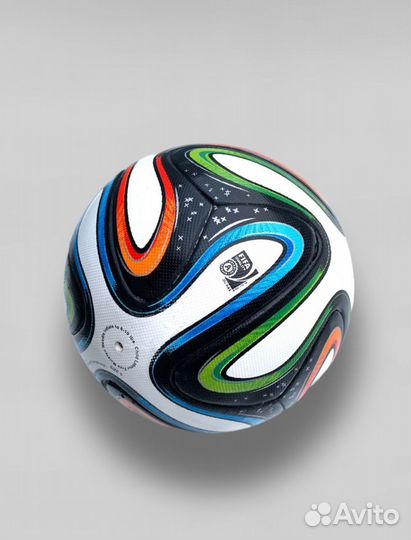 Футбольный мяч adidas brazuca 2014