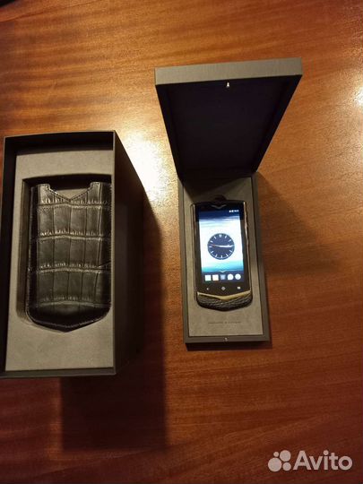 Телефон Vertu Constellation V