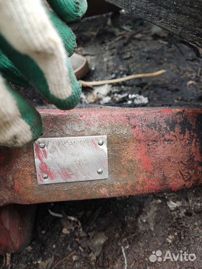 Гидроцилиндр выдвижения стрелы