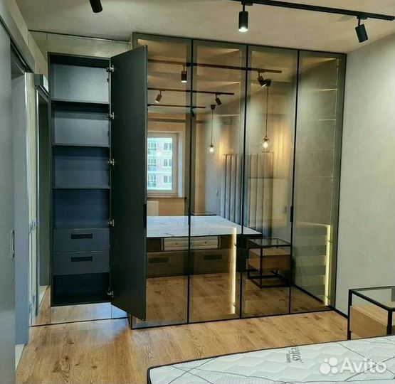 Встроенный распашной шкаф