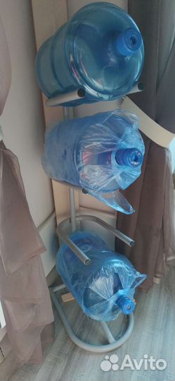 Кулер и стойка для бутылок