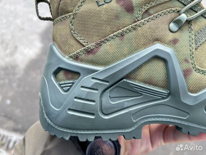 Трекинговые кроссовки