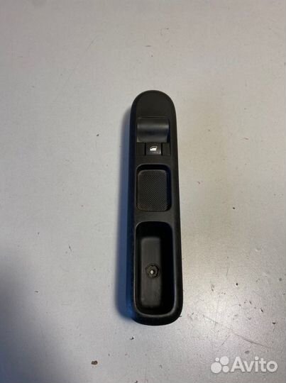 Кнопка стеклоподъемника передняя правая Peugeot