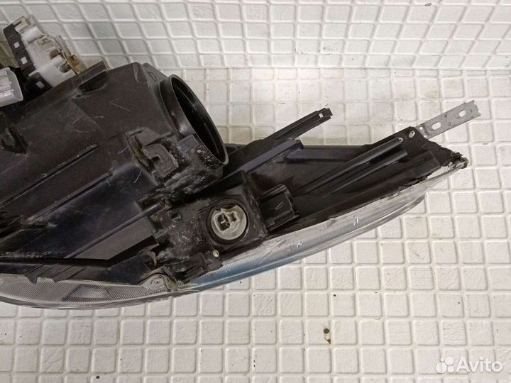 Фара правая Mazda 3 bl дефект