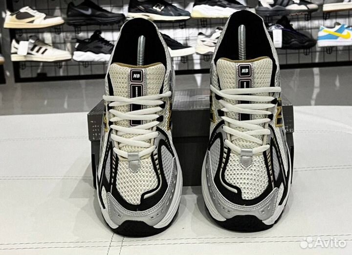 Комфортные кроссовки New Balance 1906R для мужчин