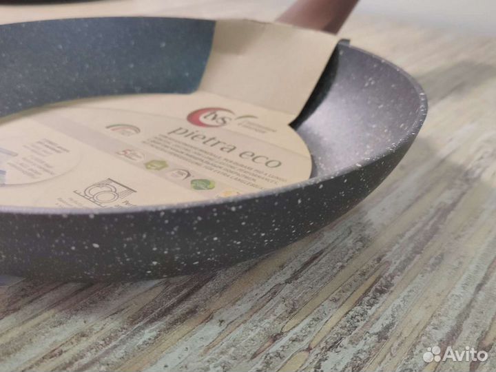 Сковороды новые