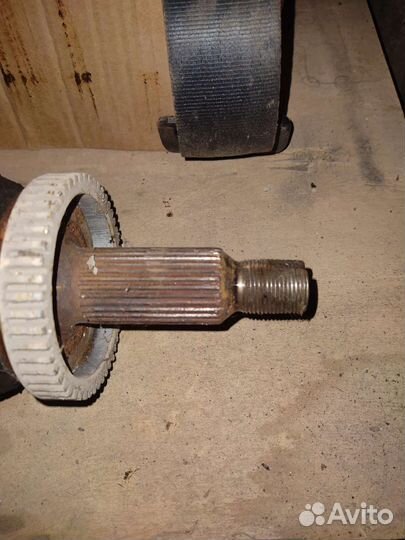 Привод передний правый