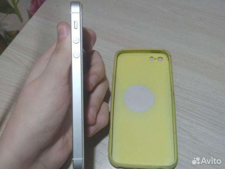 Телефон iPhone 5s