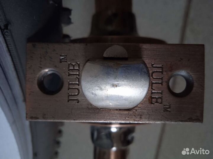 Замок дверной