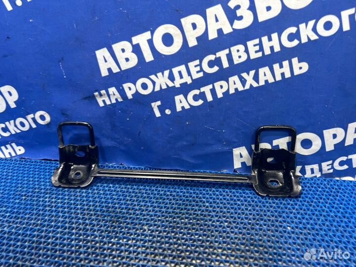 Крепление сиденья Toyota Auris хэтчбек 1ZR 2007