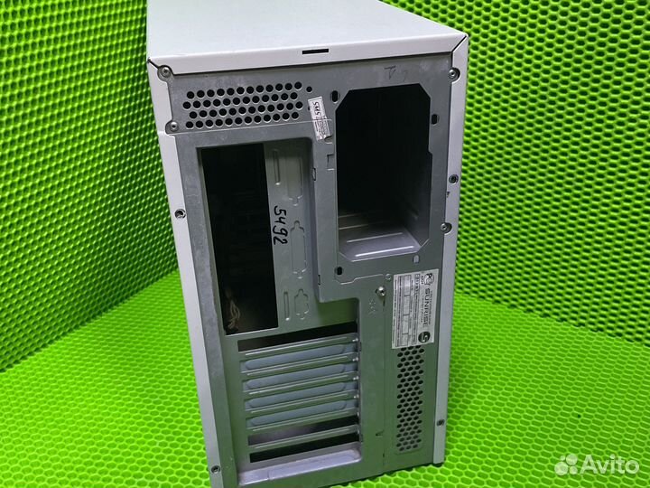 Белый корпус для компьютера