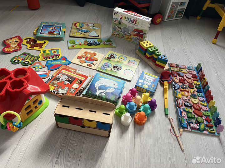 Развивающие игрушки для малышей пакетом