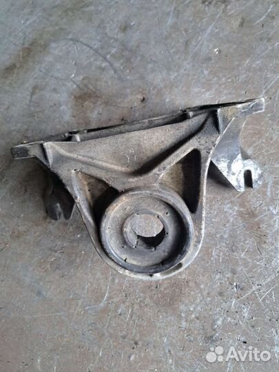 Кронштейн АКПП на BMW E65 E66