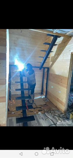 Лестница на металлокаркасе