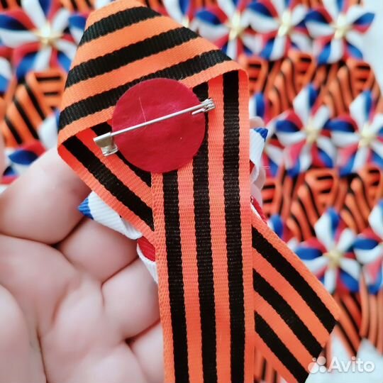 Георгиевская лента, брошь