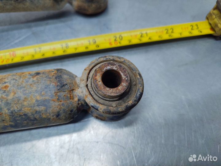 Стойки задние Nissan Sunny FB15 2000 г.в