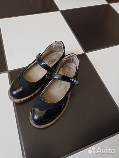 Школьные туфли