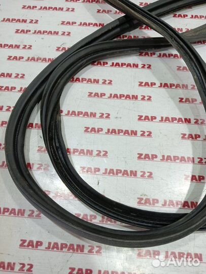 Уплотнитель двери багажника Subaru Outback BS FB25