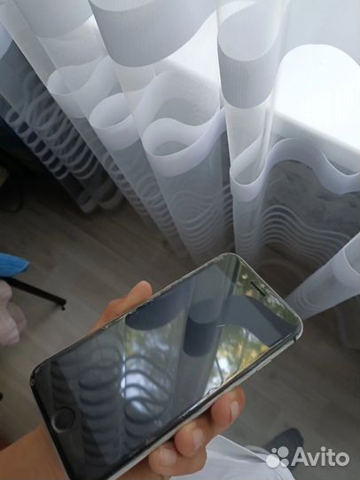 iPhone 8, 64 ГБ