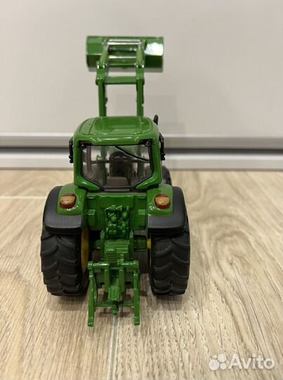 Модель трактора John Deere 6820 от Siku