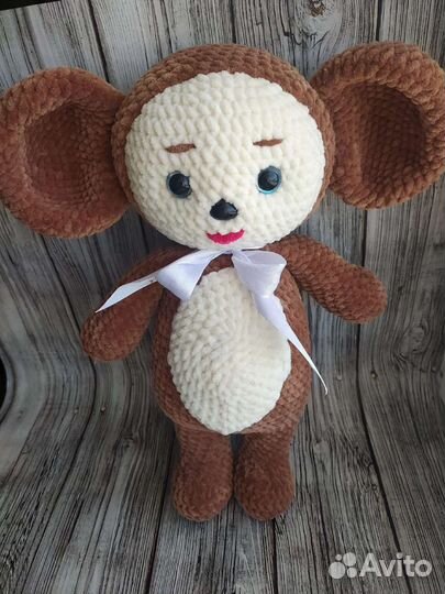 Плюшевый заяц вязаный