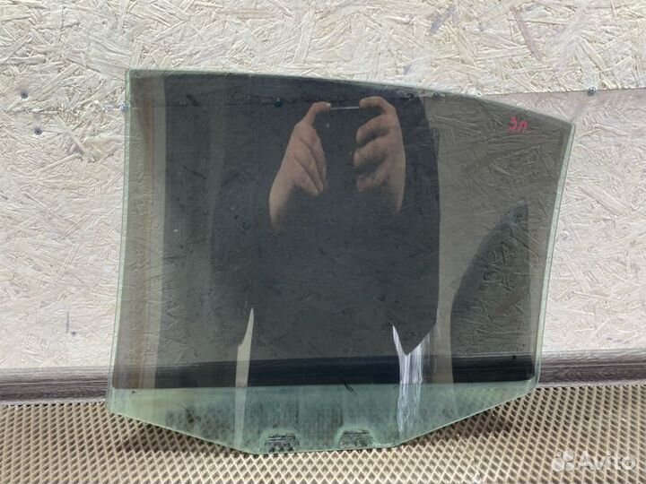 Стекло двери заднее правое Skoda Octavia A4 AGU