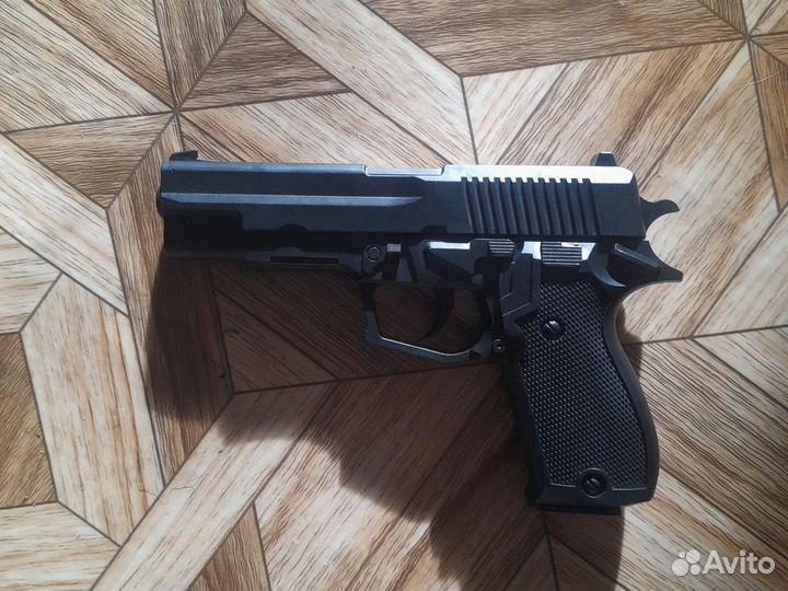 Игрушечный пистолет