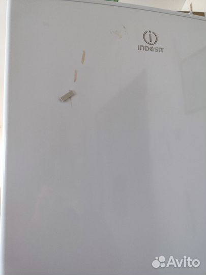 Холодильник indesit sb200