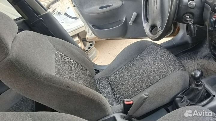 Сиденья передние