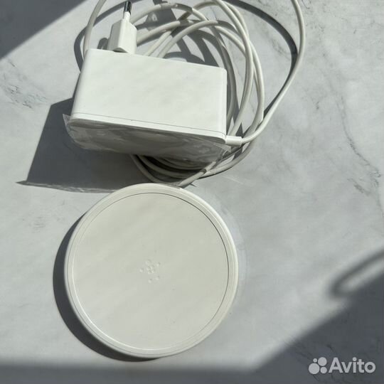 Беспроводное зарядное устройство Belkin