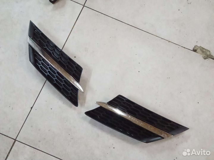 Решетка радиатора правая левая Toyota Rav4 40