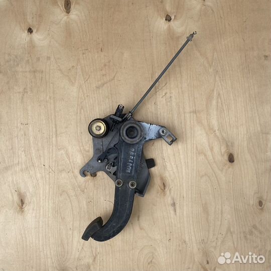 Педаль ножного стояночного тормоза w124