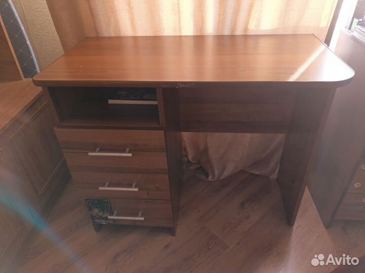 Детский письменный стол