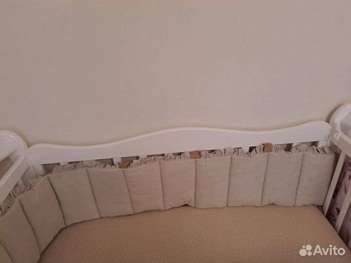 Детская кроватка с маятником и ящиком