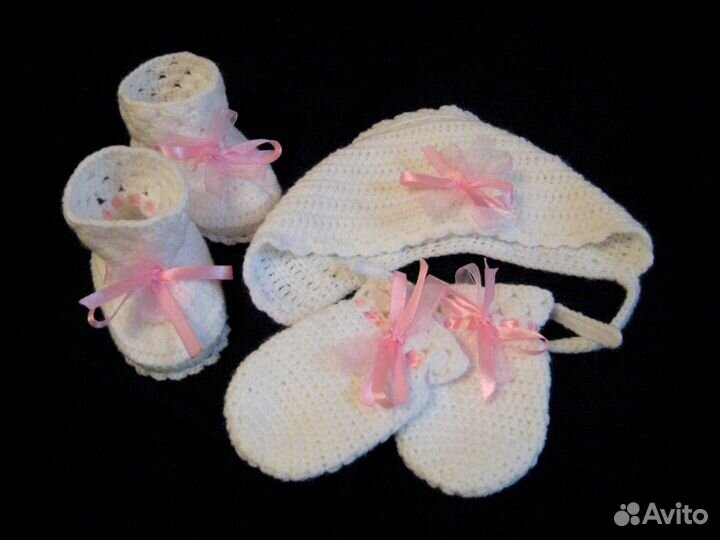 Комплект вязаный : пинетки, шапочка, рукавички