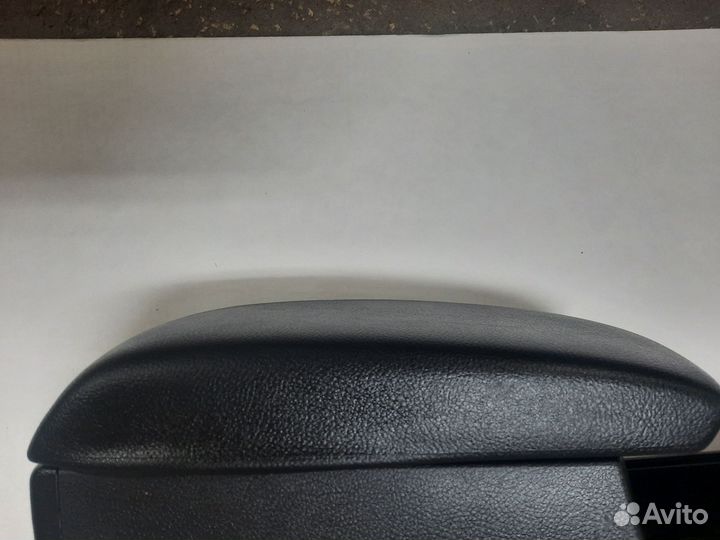 Mazda 3BL Сдвижной Подлокотник