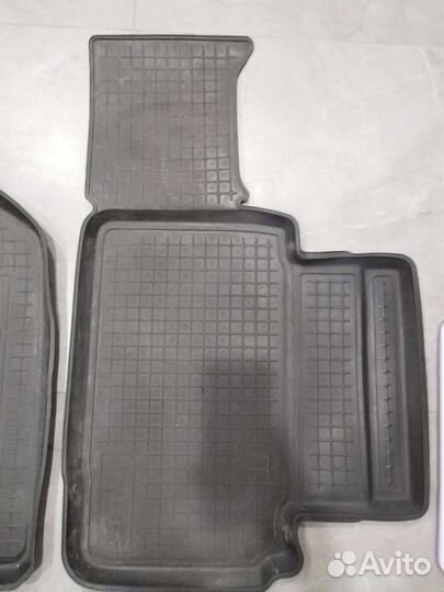 Автомобильные коврики резиновые