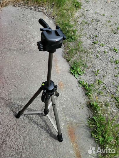 Штатив для фото-и видеокамер напольный