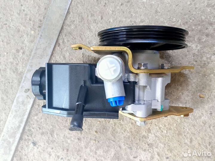 Насос гидроусилителя (гур) Toyota Avensis AT220