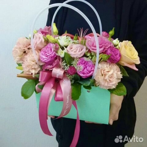 Корзины с пионами и розами с доставкой
