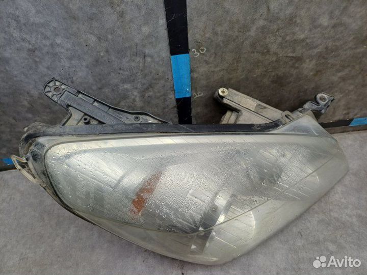 Фара передняя правая Opel Astra H (3D) 1.8 Z18XER